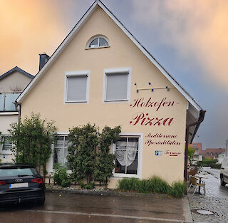 Fassadenanstrich und Beschriftung