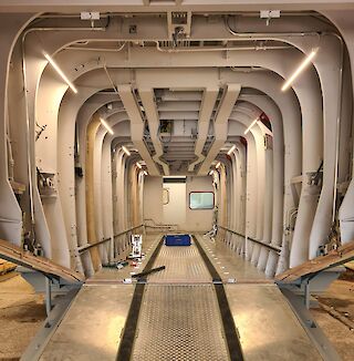 Sandstrahlen eines Flugzeug